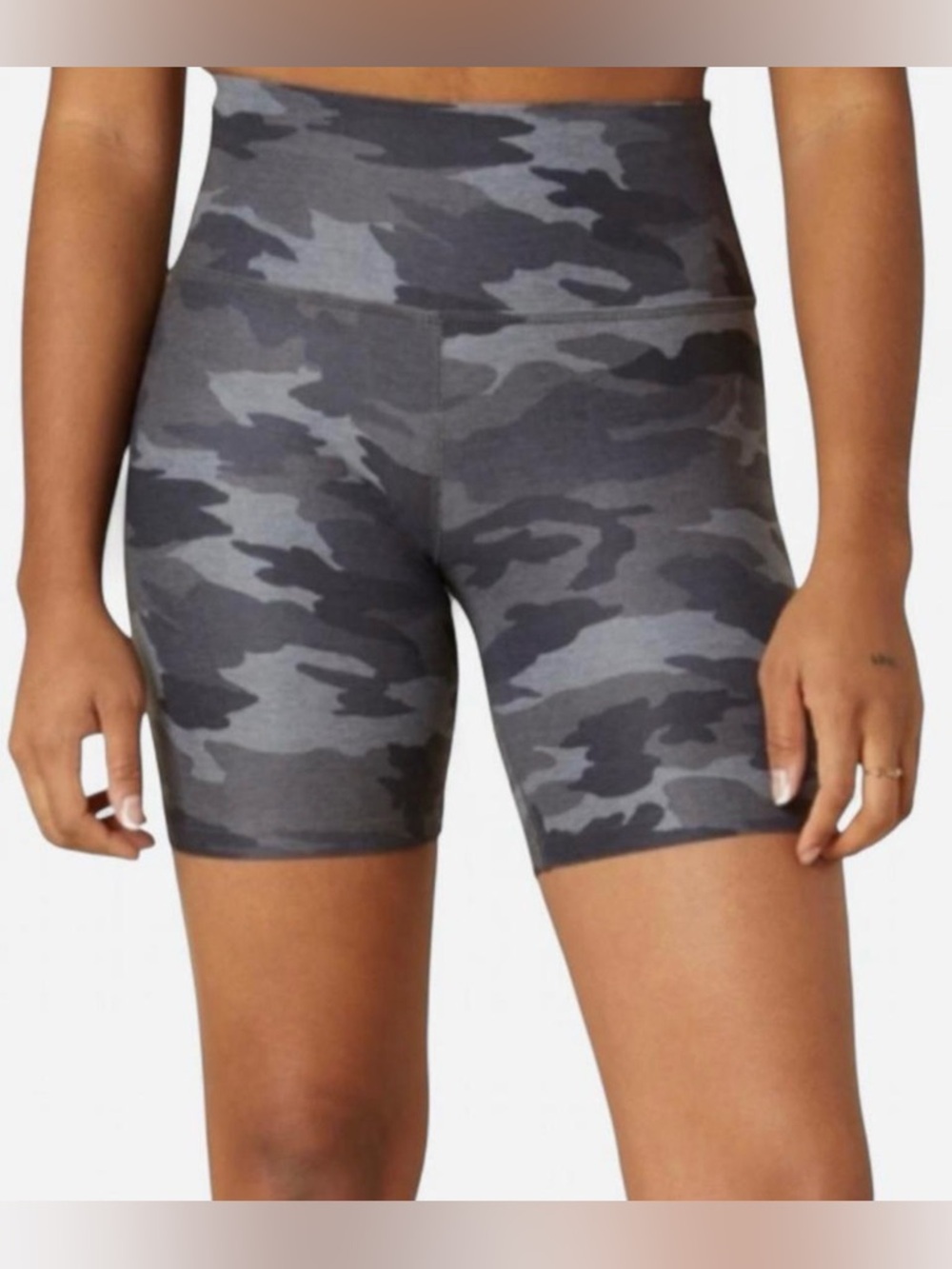Beyond Yoga Gray Camo Printed Spacedye High-Waist Bike Shorts Women’s Size Large